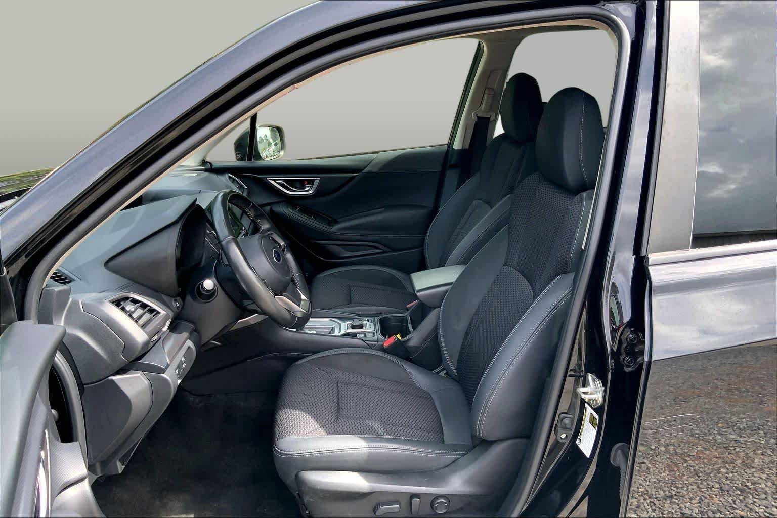 Used 2023 Crystal Black Silica Subaru Premium image 8