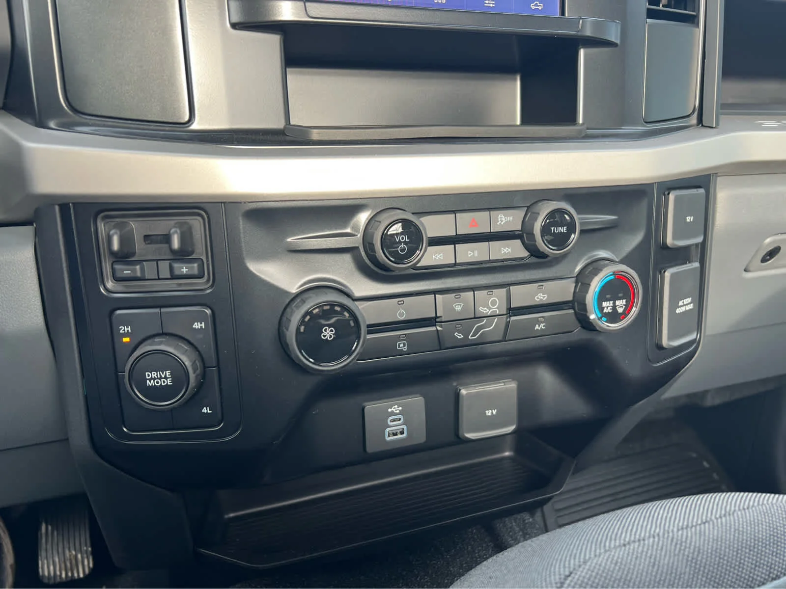 2025 Ford F-350 Super Duty Chassis Cab XL - Photo 32