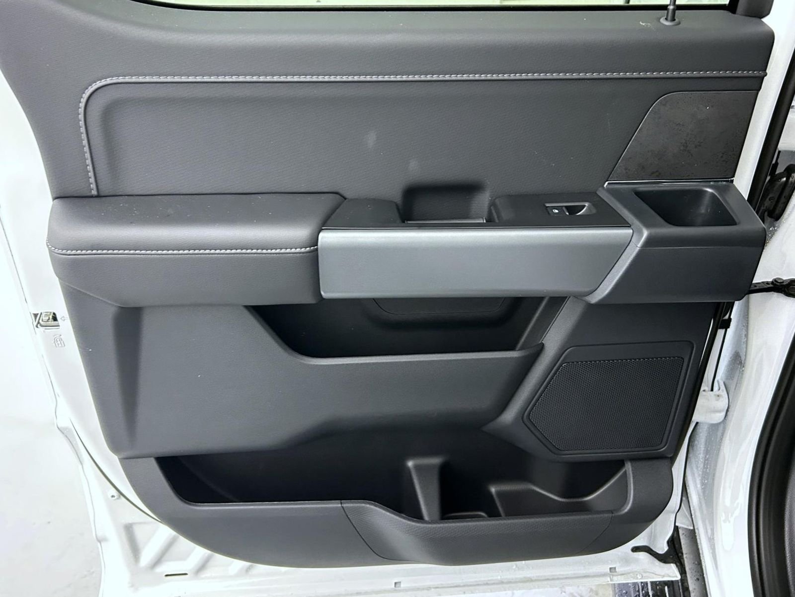 New 2026 Oxford White Ford XLT image 20