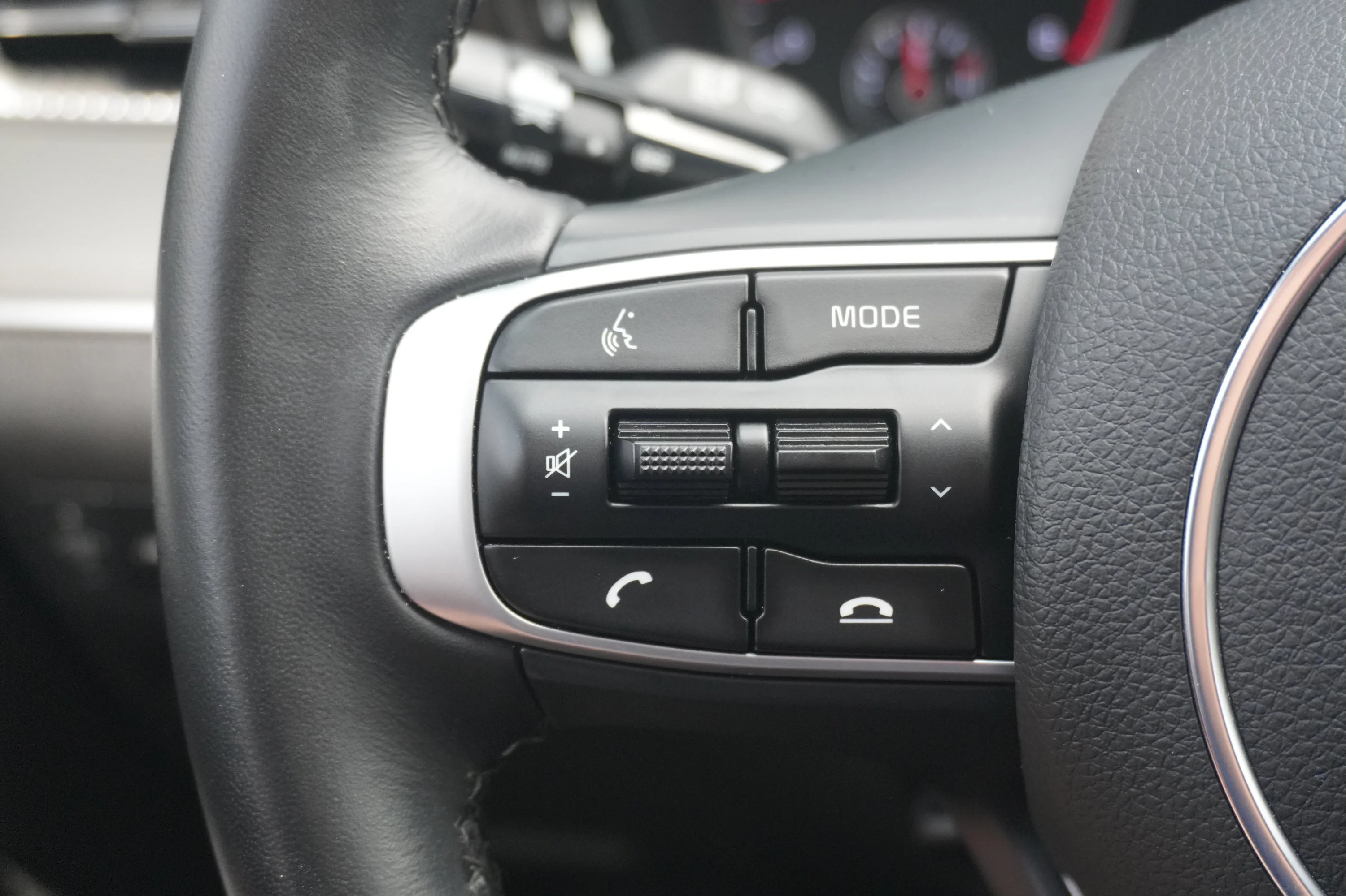 Used 2023 Wolf Gray Kia GT-Line image 24