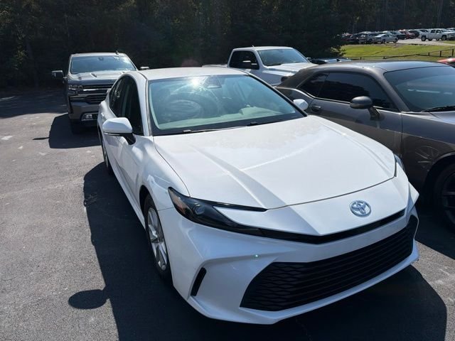 Used 2025 Ice Toyota LE image 20