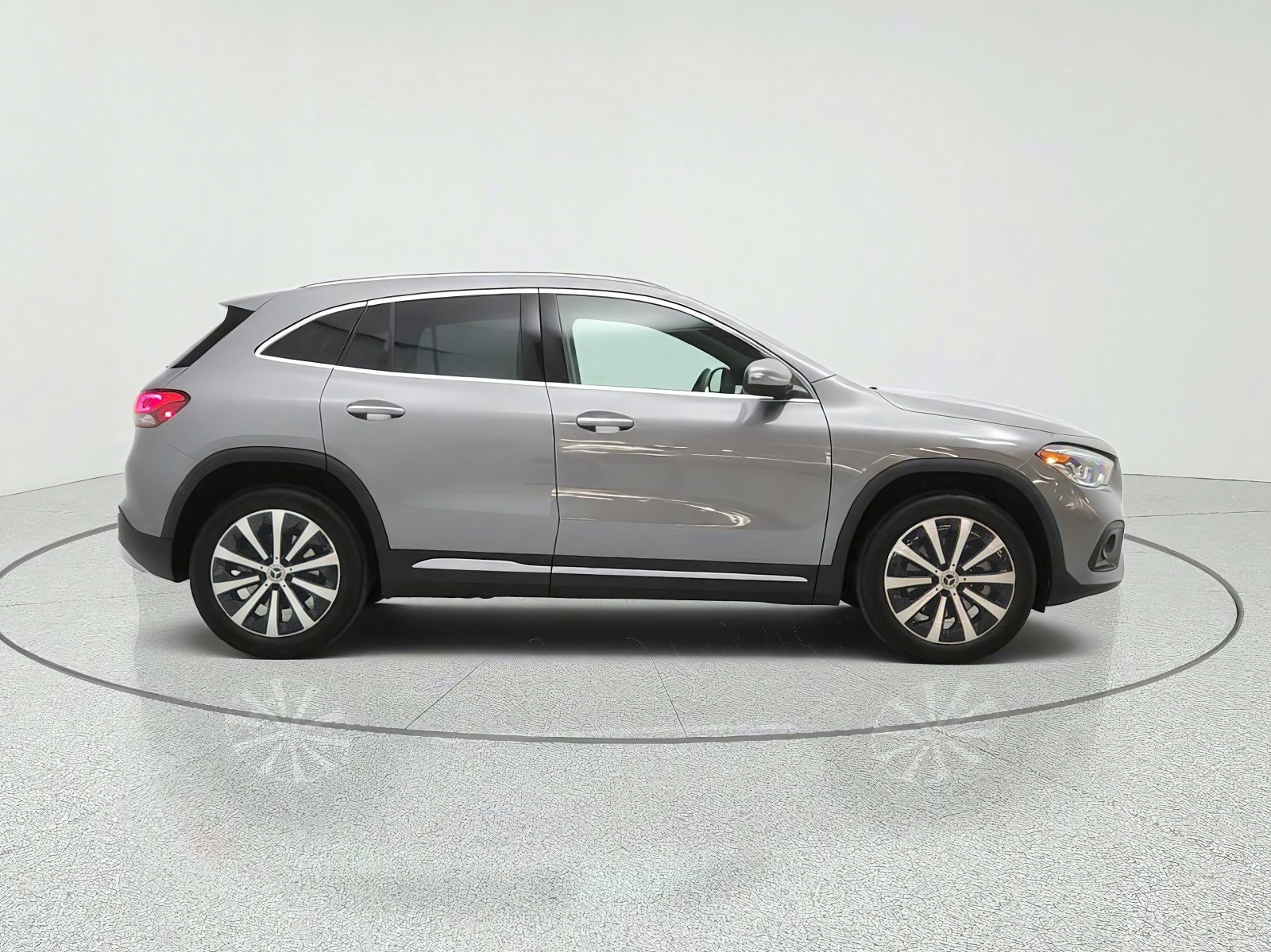 Used 2023 Mountain Grey Metallic Mercedes-Benz GLA 250 SUV image 4