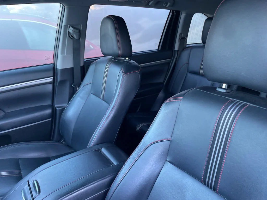 Used 2019  Toyota  image 9