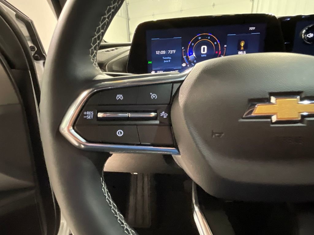 Used 2025 Summit White Chevrolet LT image 38
