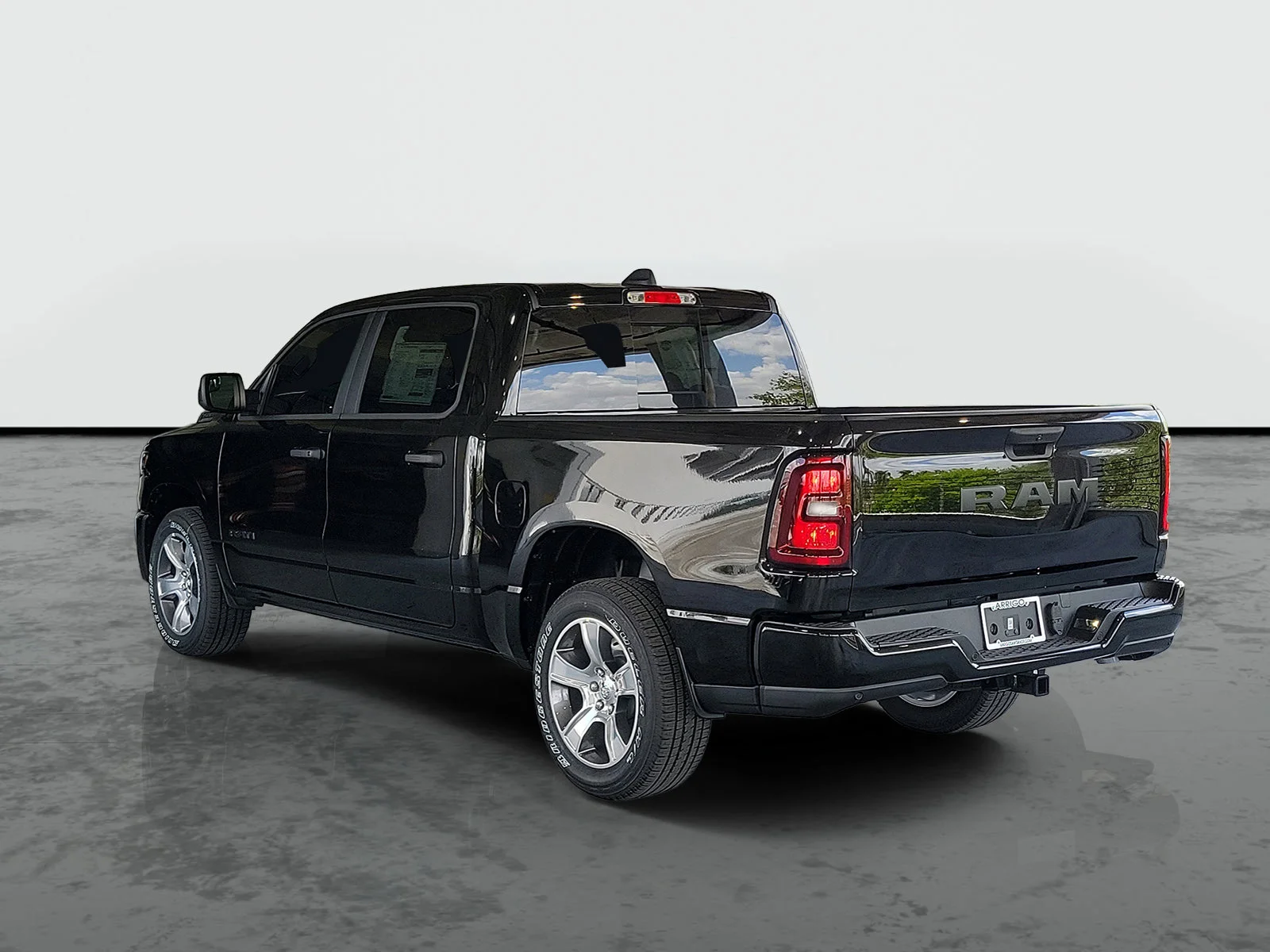 New 2026 Diamond Black Crystal Pearl-Coat Exterior Paint RAM Express image 2