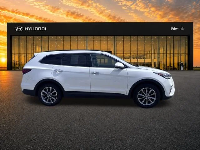 Used 2018 White Hyundai SE image 5