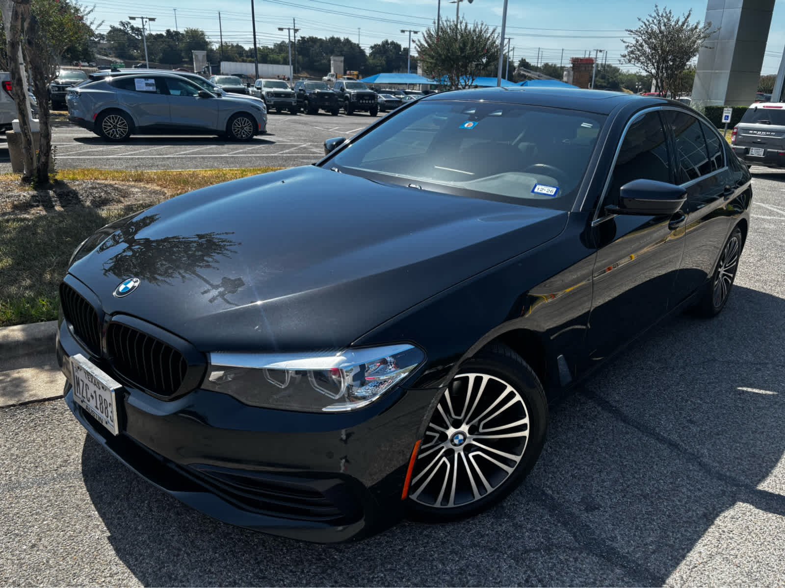Used 2019 Black Sapphire Metallic BMW 530i image 2