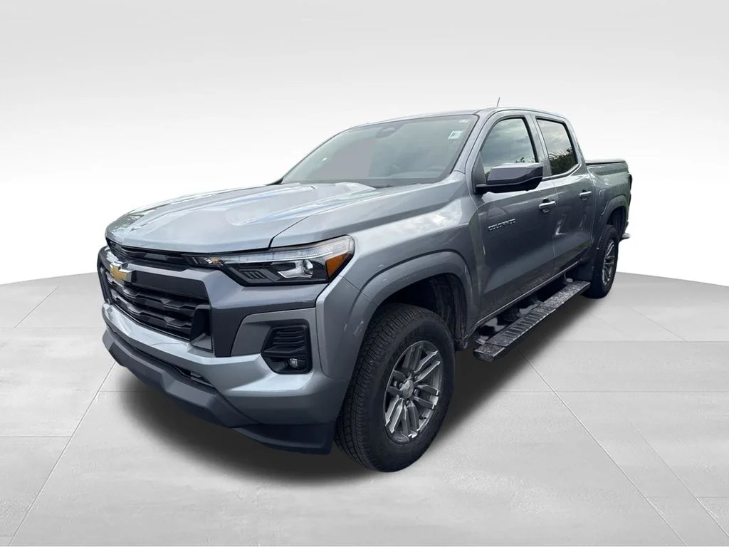 Used 2025 Gray Chevrolet LT image 17
