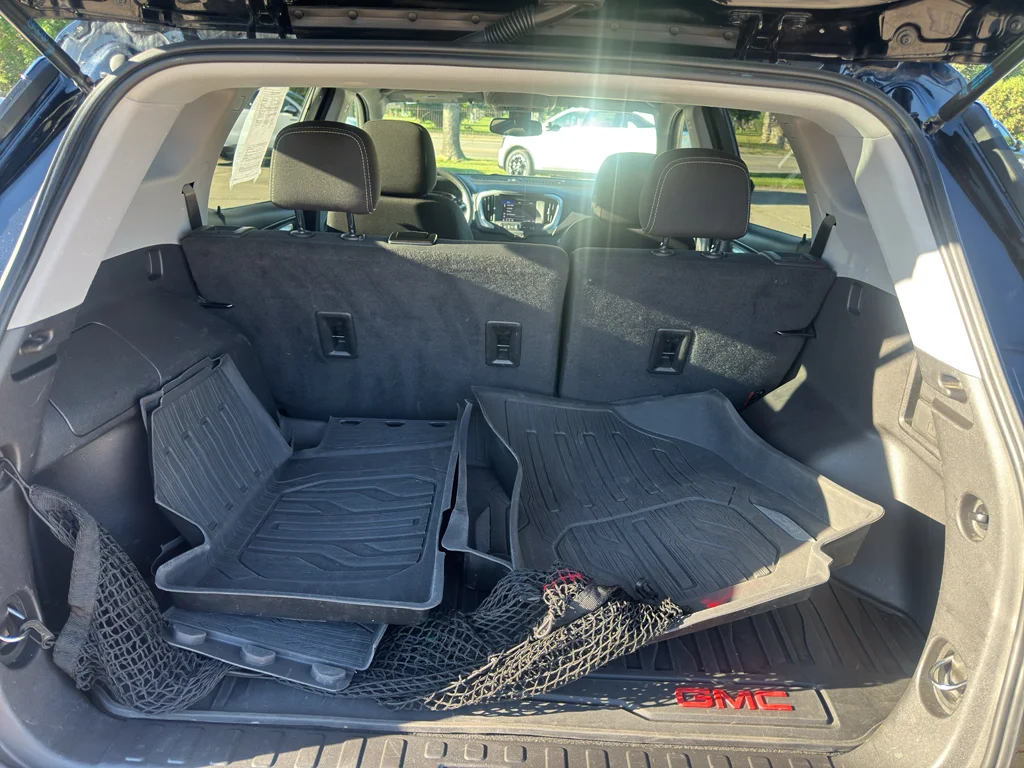Used 2022 Ebony Twilight Metallic GMC SLE image 7
