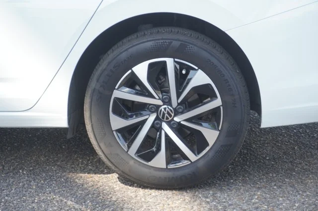 Used 2025  Volkswagen S image 12