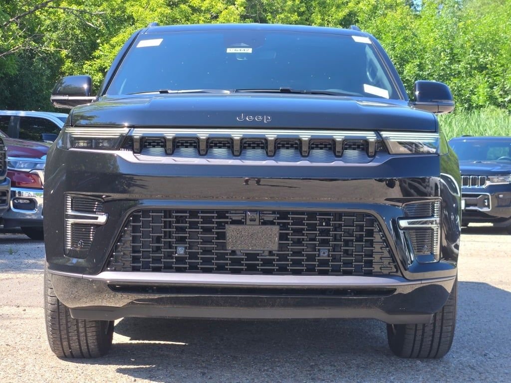 New 2026 High Gloss Black Exterior Paint Jeep Limited Altitude image 3
