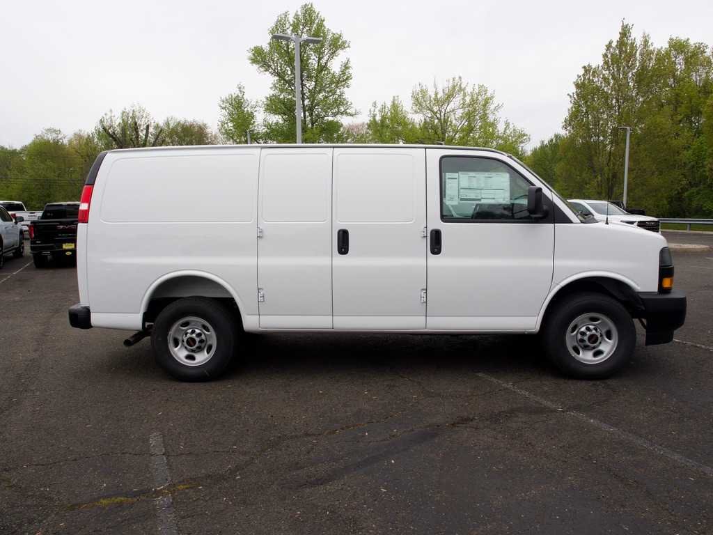 New 2026 Summit White GMC Work Van image 5