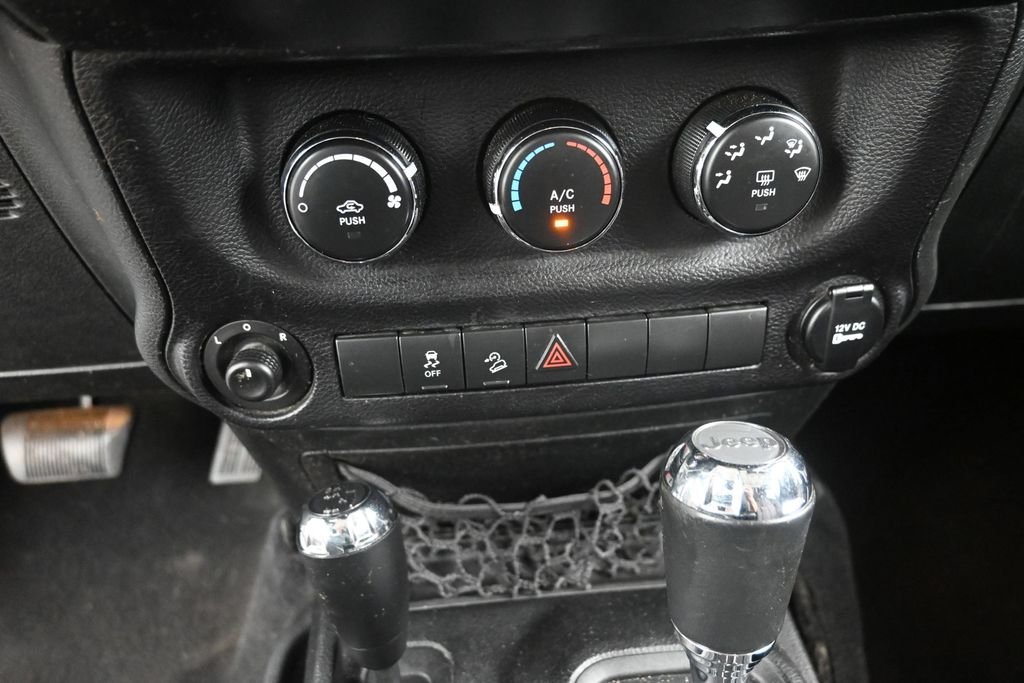 Used 2014 White Jeep Unlimited Sport image 20