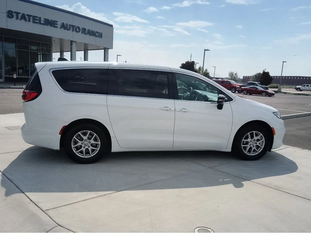 Used 2025 Bright White Clearcoat Chrysler Select image 2