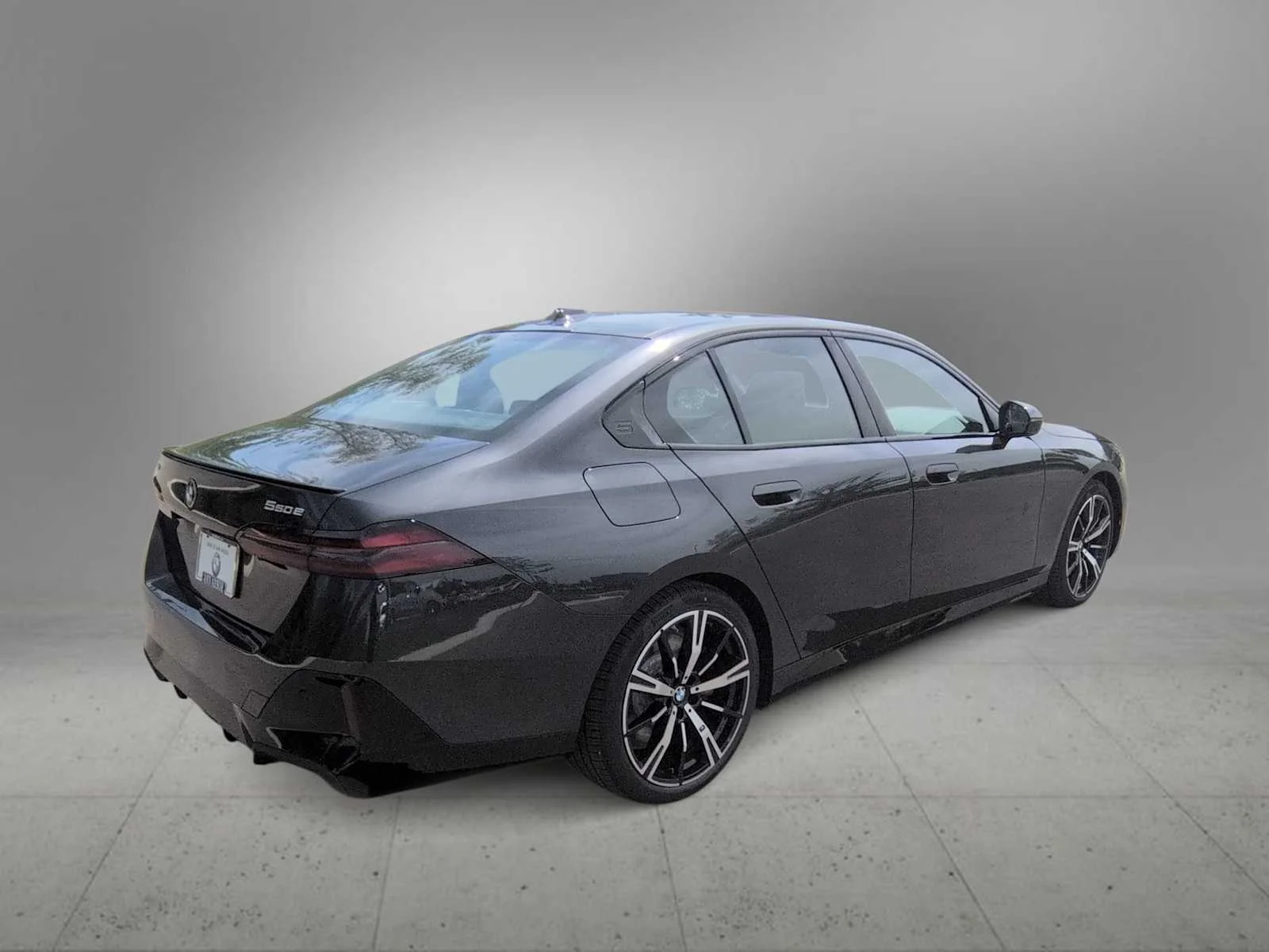 New 2027 Dark Graphite Metallic BMW 550e xDrive image 8