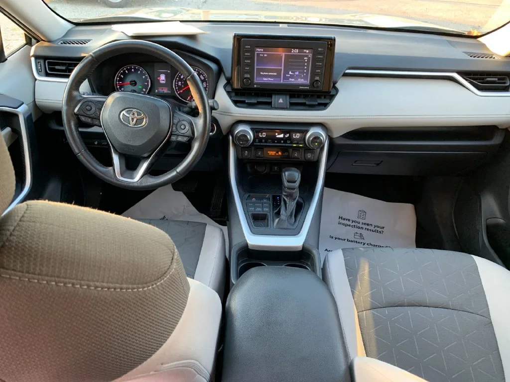 Used 2021  Toyota XLE image 16