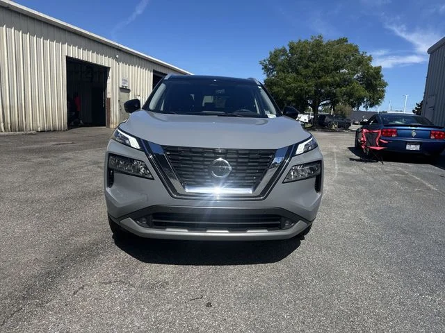 Used 2021 Gray Nissan SL image 2