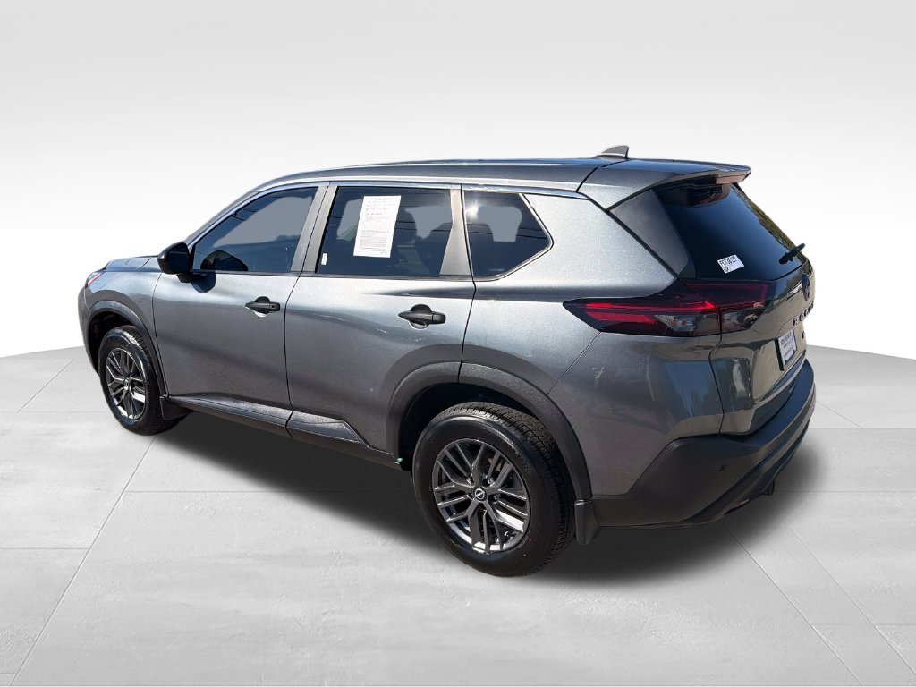 Used 2023 Gray Nissan S image 3