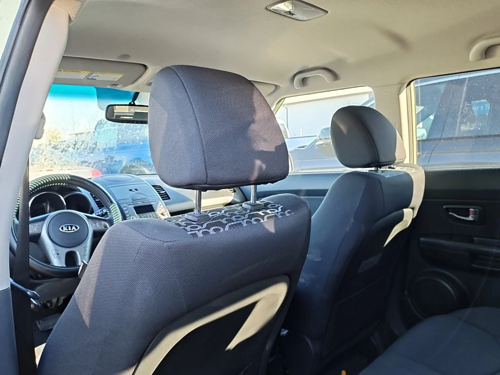 Used 2011 Green Kia Plus image 5