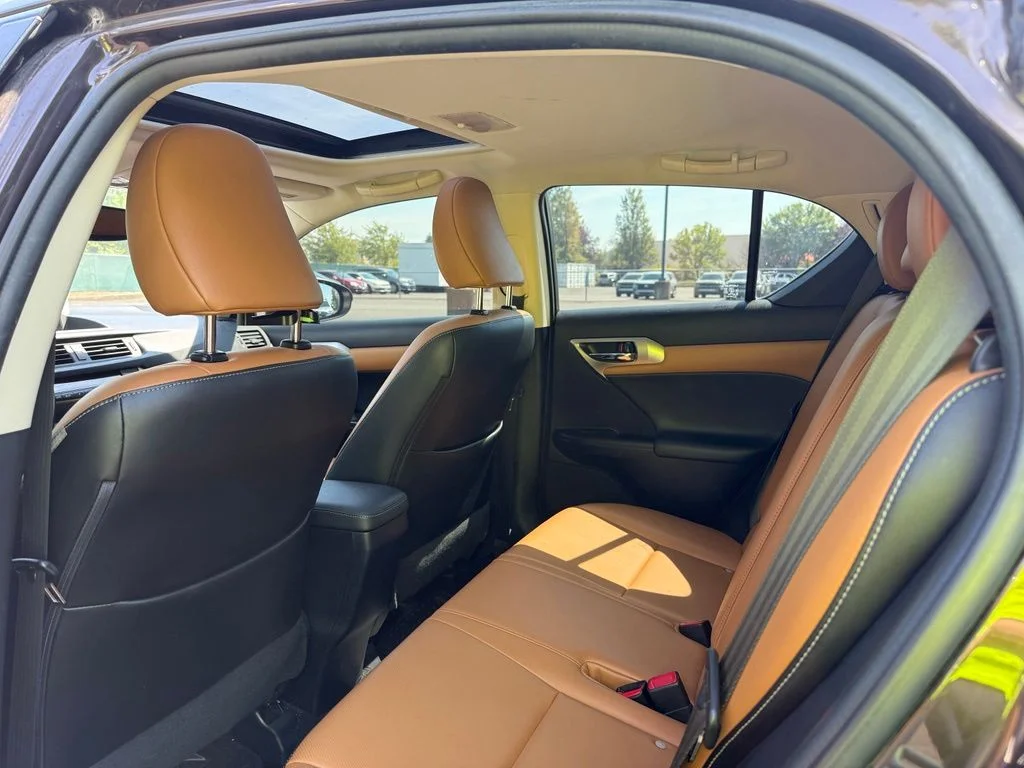 Used 2016 Pearl Lexus 200h image 18