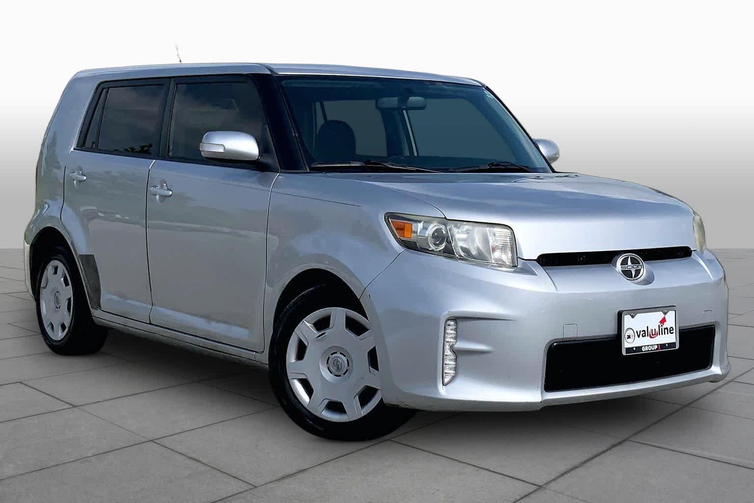 Used 2014 Classic Silver Metallic Scion  image 3
