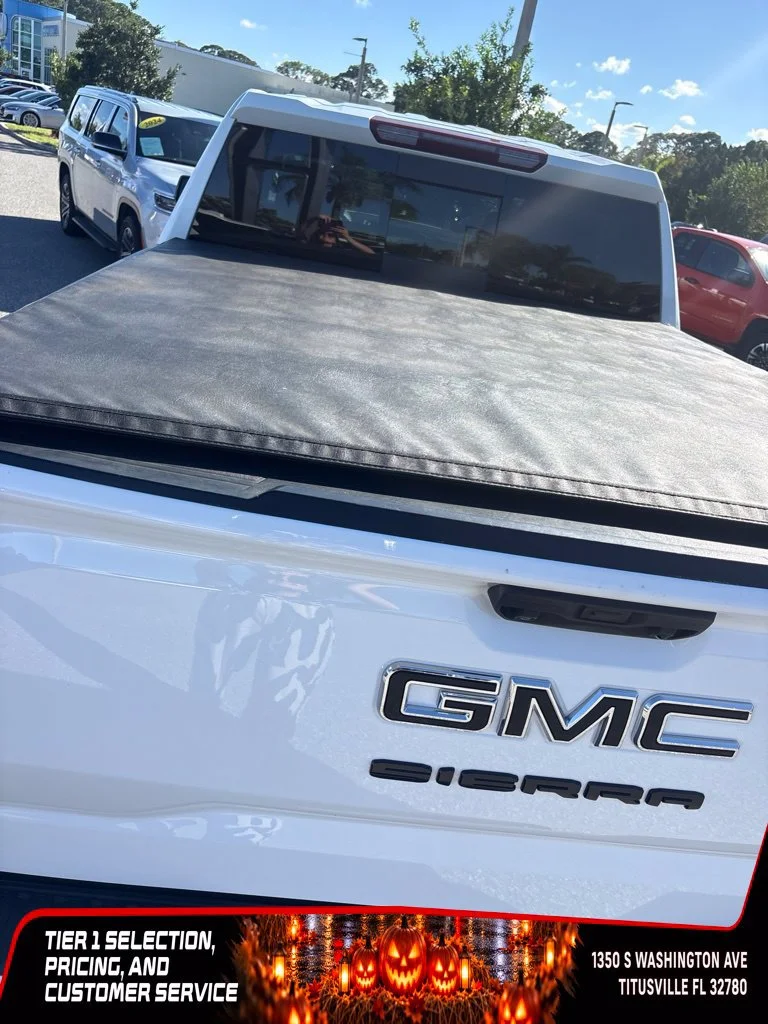 Used 2025 Summit White GMC Elevation image 8