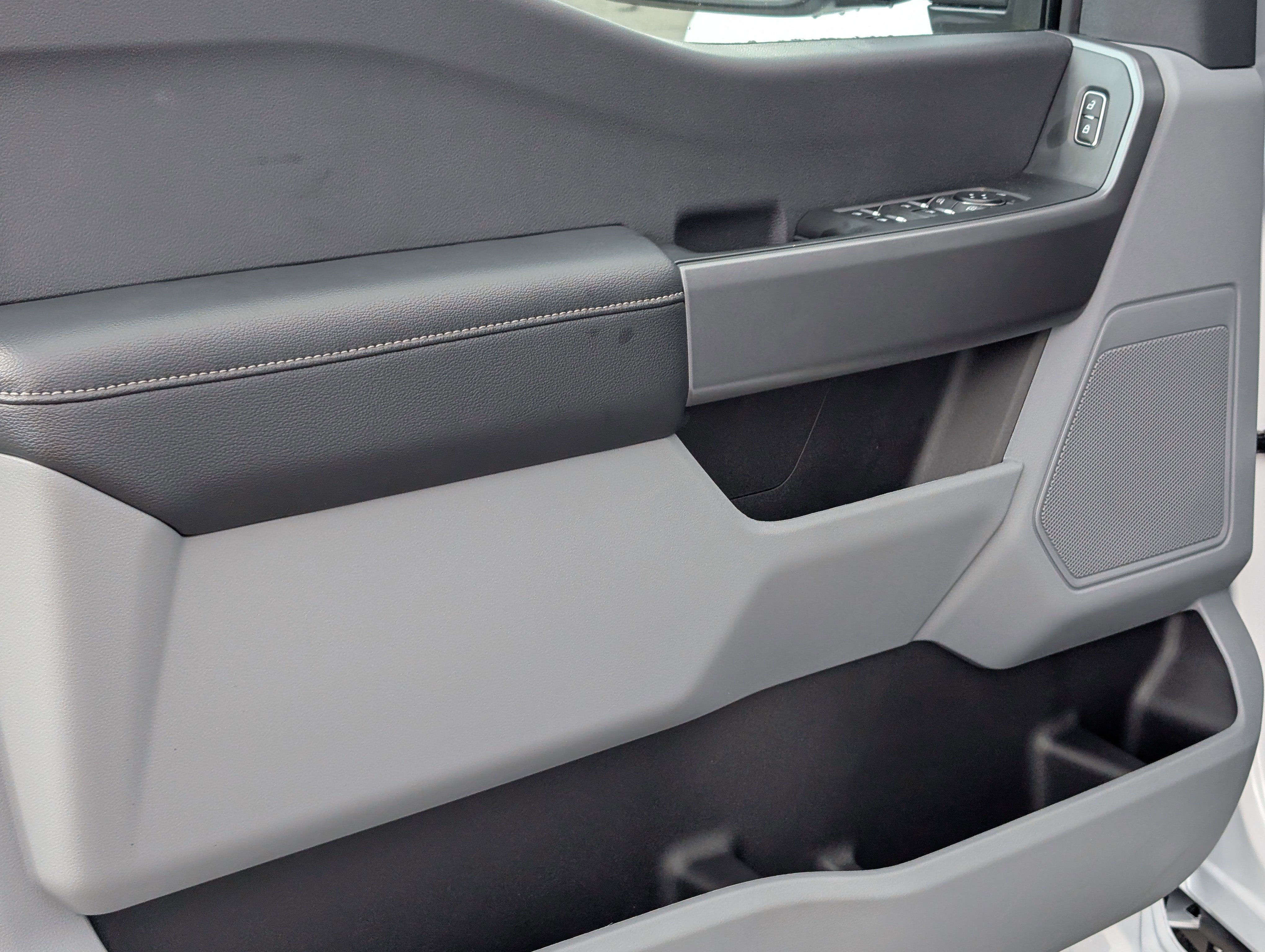 New 2026 OXFORD WHITE FORD XL image 16