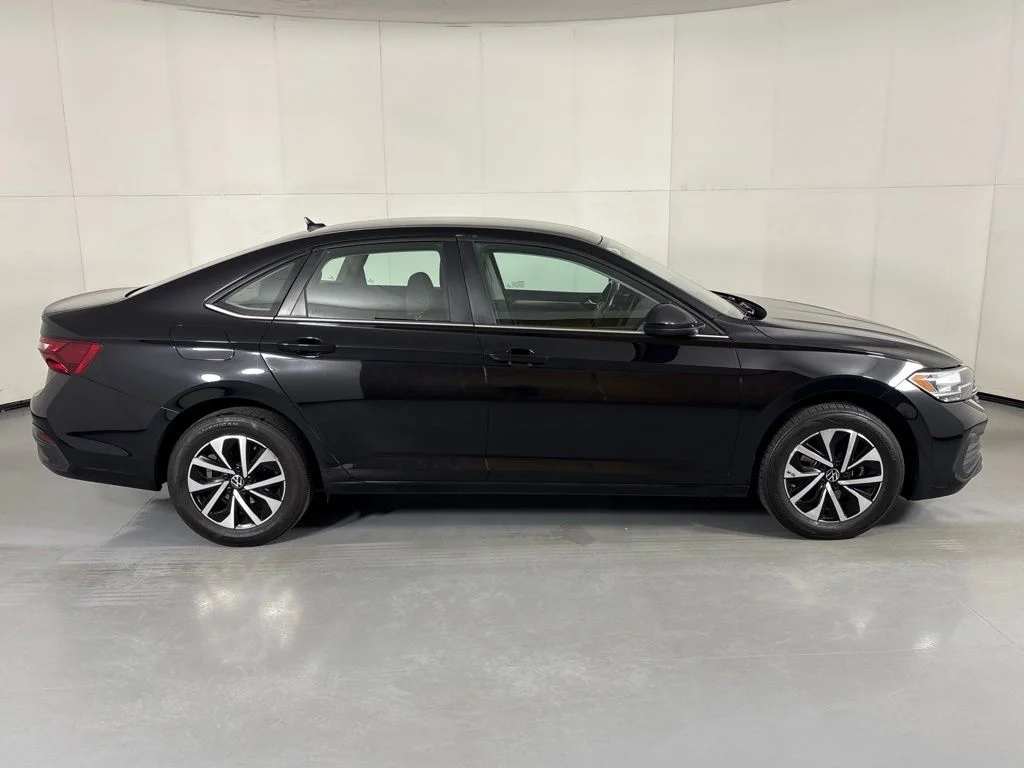 Used 2024 Black Volkswagen 1.5T S image 9
