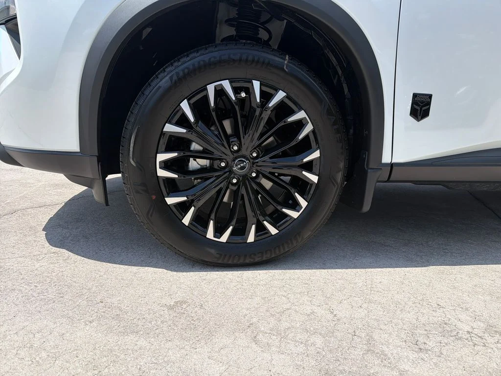 New 2026 Everest White Pearl TriCoat Nissan Dark Armor™ image 12
