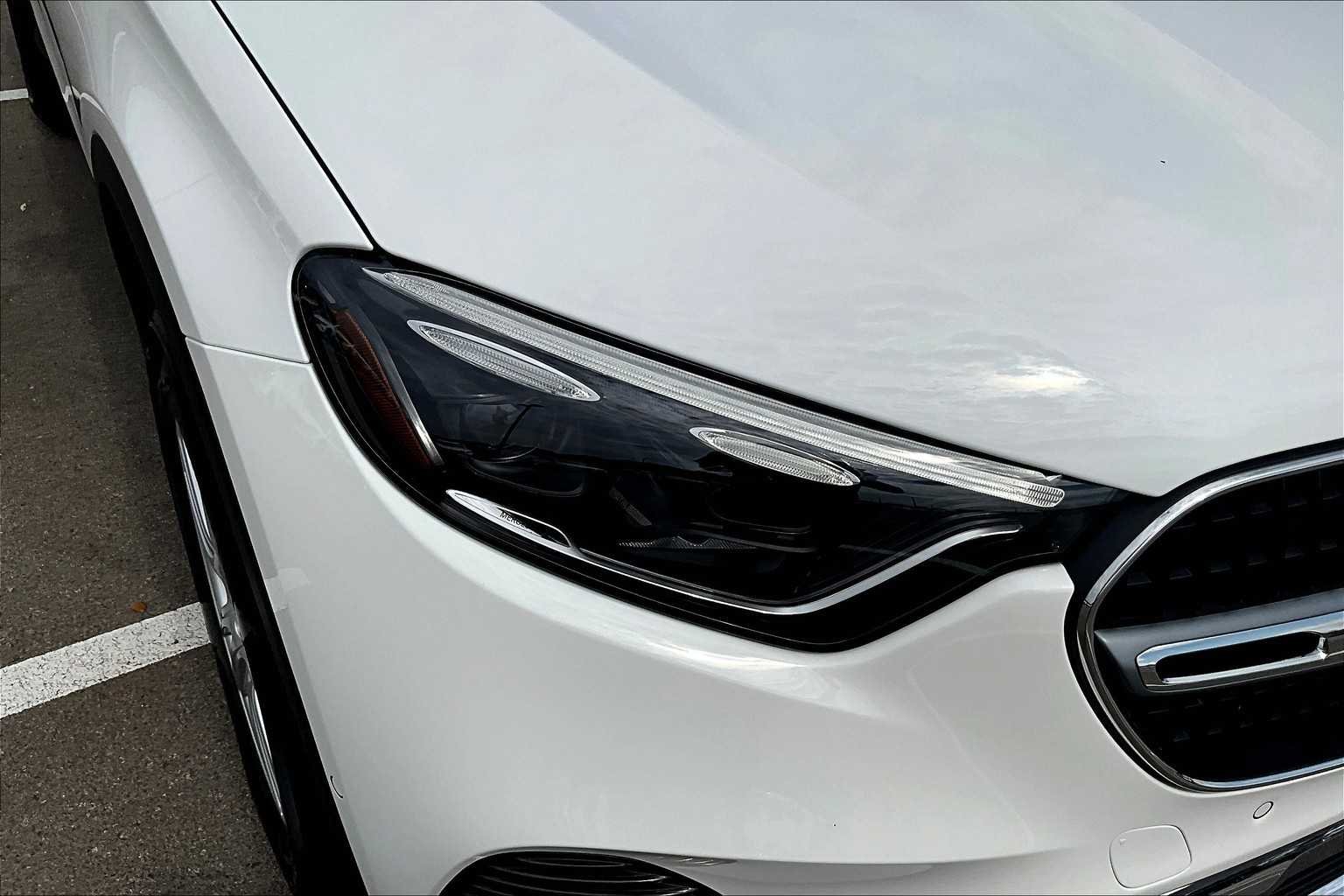 New 2026 Polar White Mercedes-Benz GLC 300 image 13