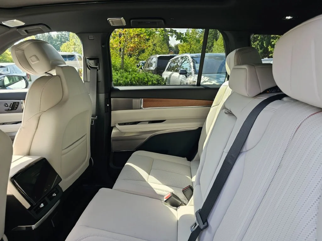 New 2027 Vibrant White Tricoat Cadillac Luxury image 20