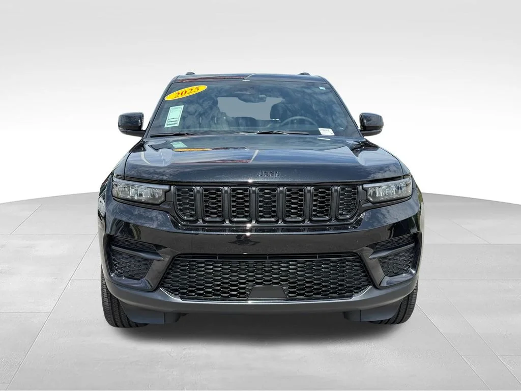 Used 2025  Jeep Altitude X image 26