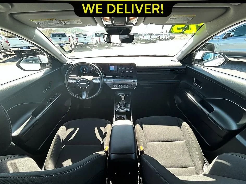 Used 2025 White Hyundai SEL image 12