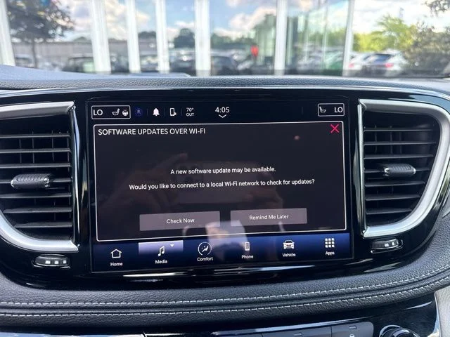 Used 2023 Black Chrysler Touring L image 19