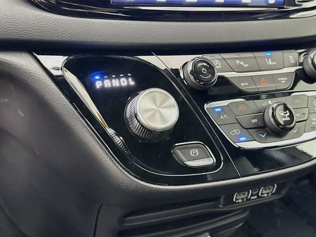 Used 2025 White Chrysler Select image 17