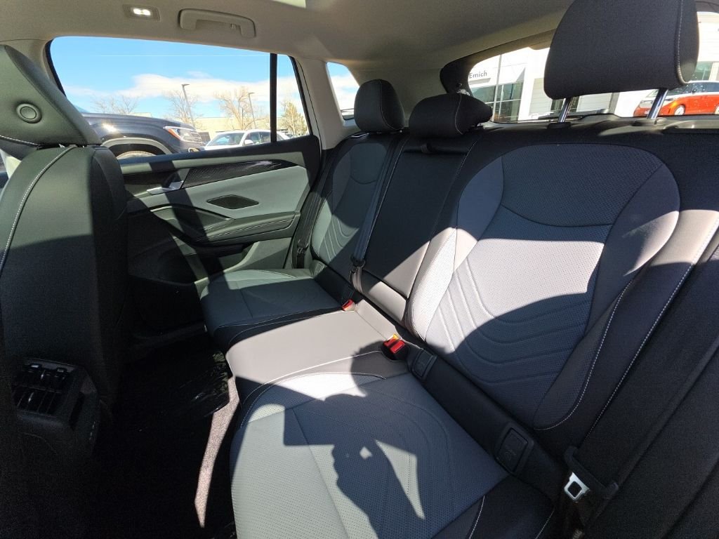 New 2026 Pure White Volkswagen 2.0T SE image 27