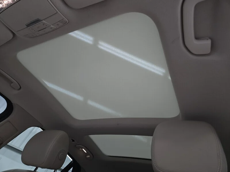 Used 2018 White Mercedes-Benz GLC 300 image 9