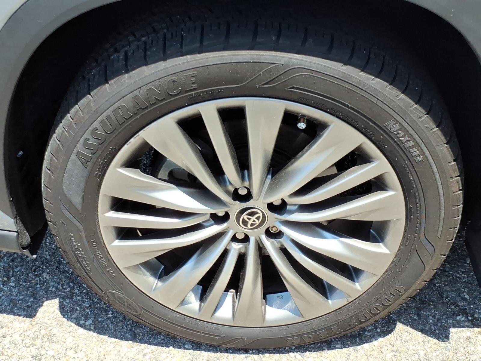 Used 2022  TOYOTA PLAT image 4