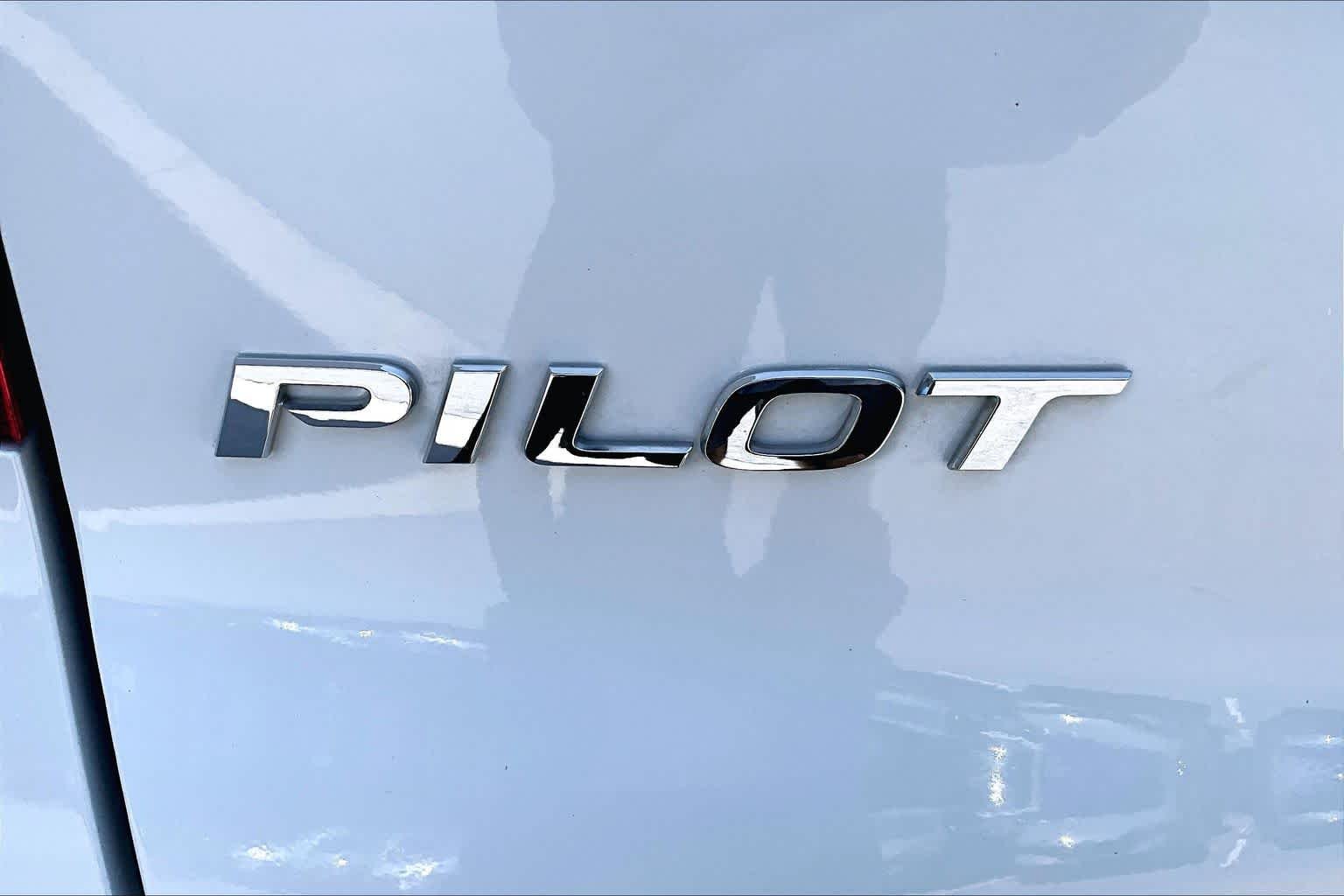 Used 2021 Platinum White Pearl Honda Elite image 31