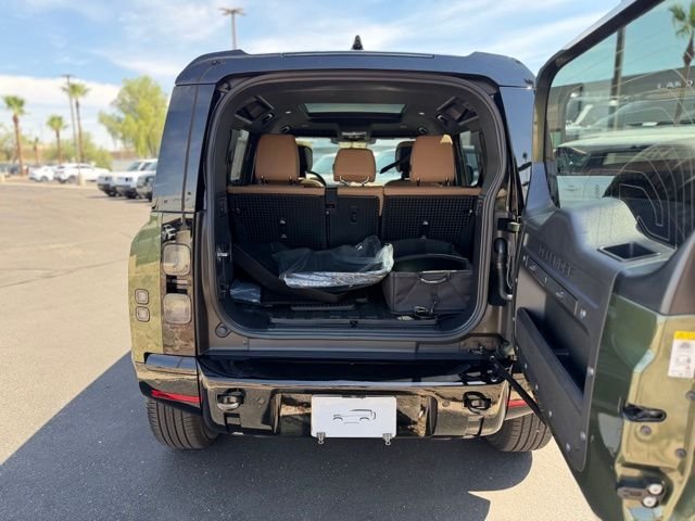New 2026 Woolstone Green Land Rover X-Dynamic SE image 18