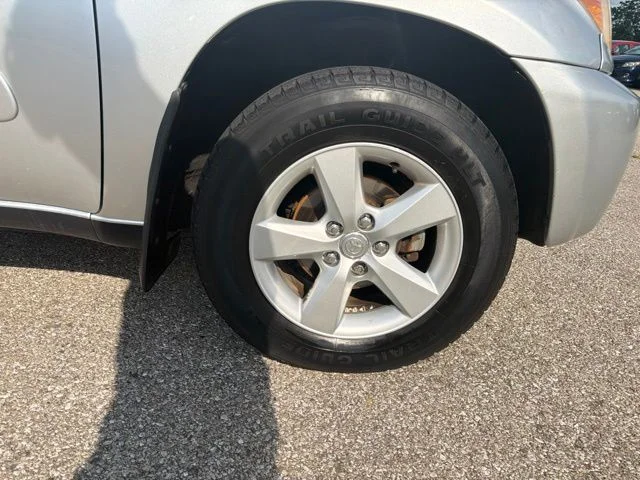 Used 2004 Gray Toyota Base image 29