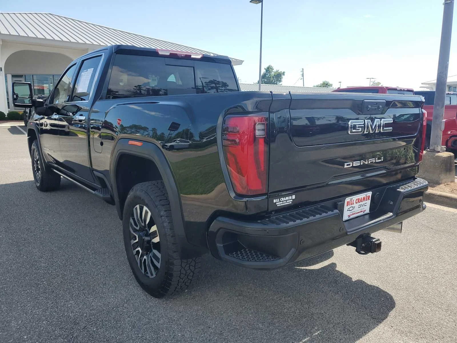Used 2025 Onyx Black GMC Denali Ultimate image 3