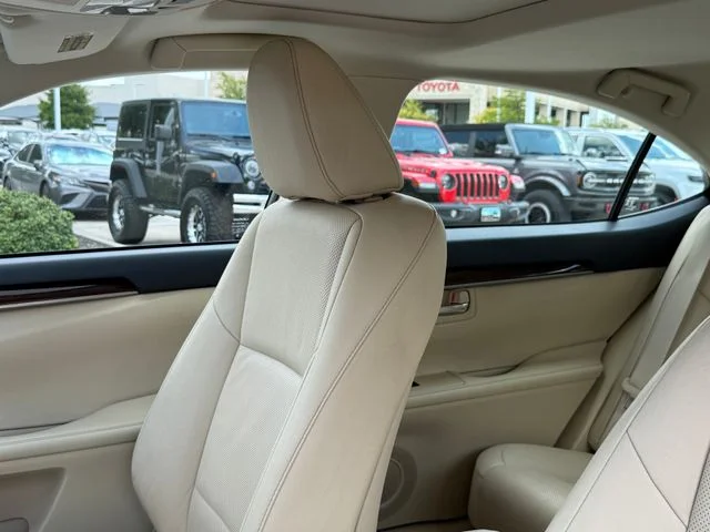 Used 2014 Starfire Pearl Lexus 350 image 16