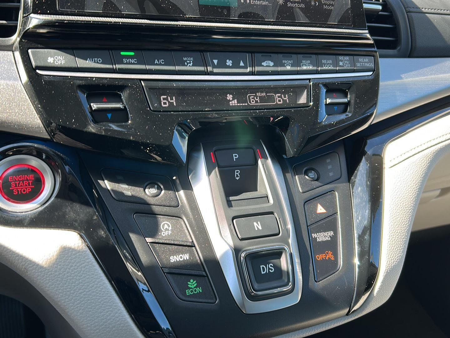 New 2026 Solar Silver Metallic Honda Touring image 7