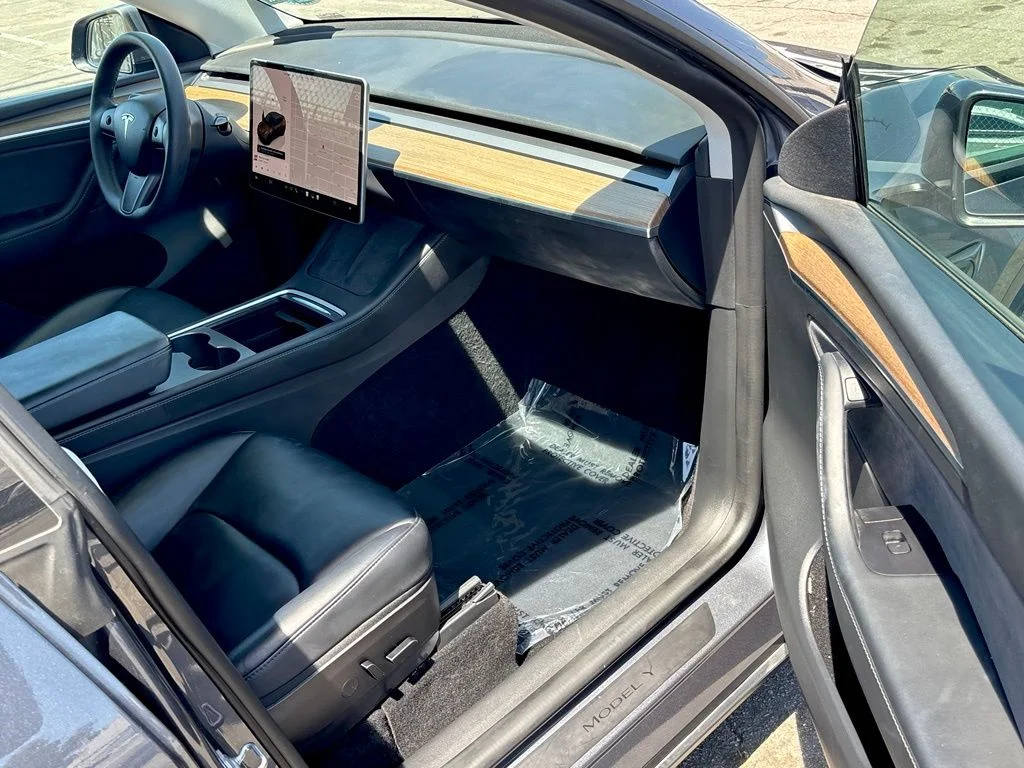 Used 2022  Tesla Performance image 27