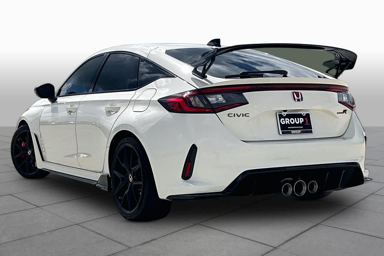 Used 2025 Championship White Honda  image 12
