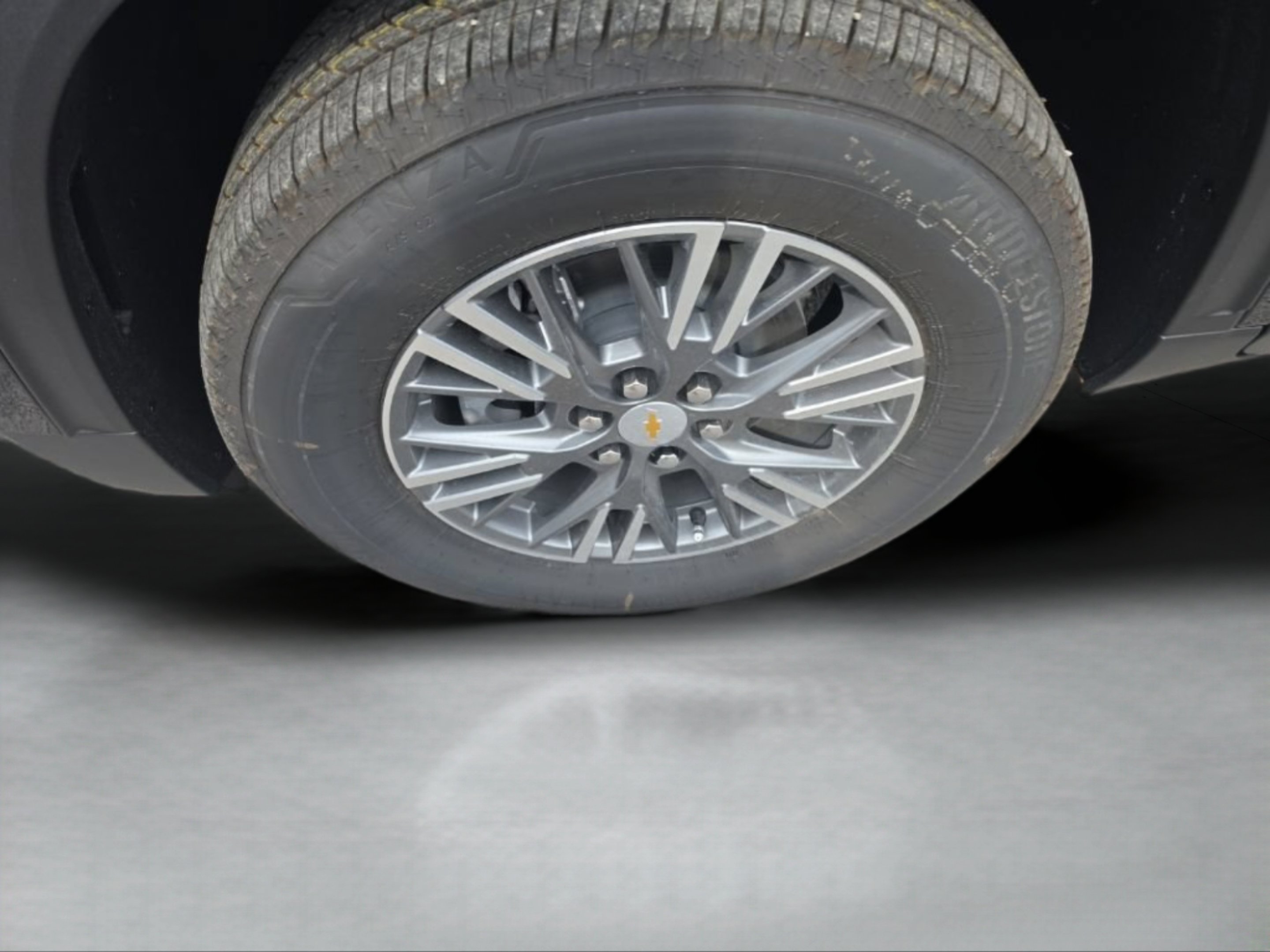 2027 Chevrolet Traverse LT - Photo 27