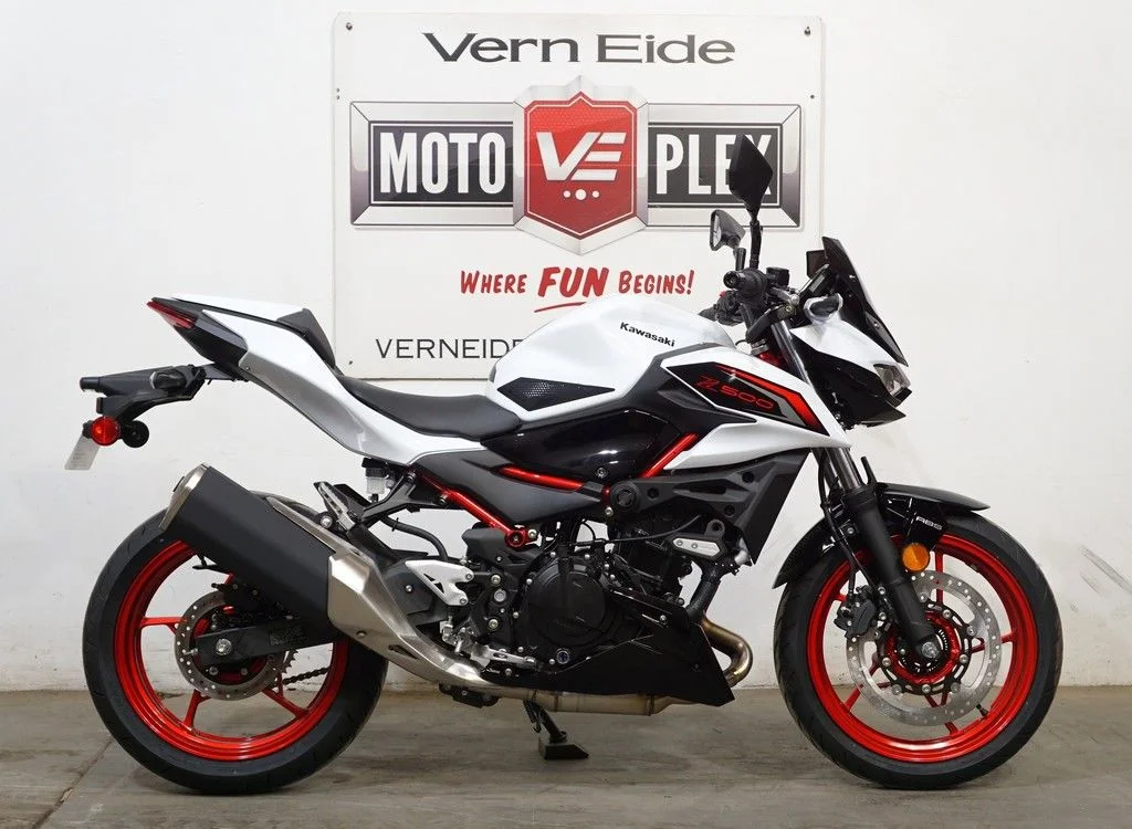 New 2026 Pearl Blizzard White/Ebony Kawasaki SE ABS image 1