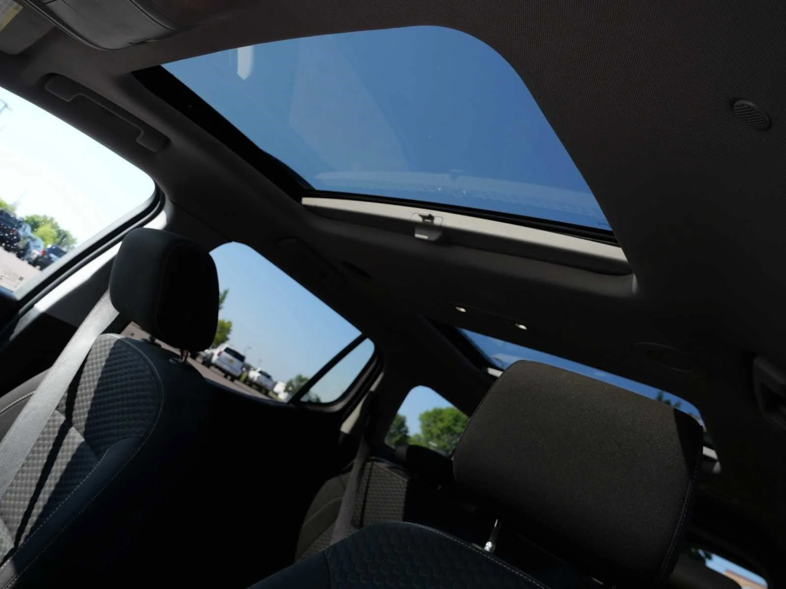 Used 2018 Ebony Twilight Metallic GMC SLE image 24