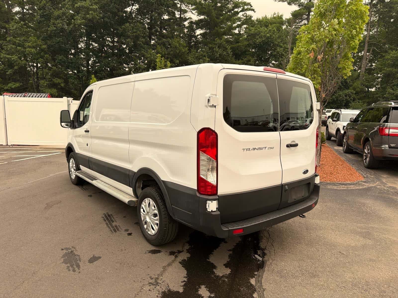 Used 2025 Oxford White Clearcoat Ford  image 9